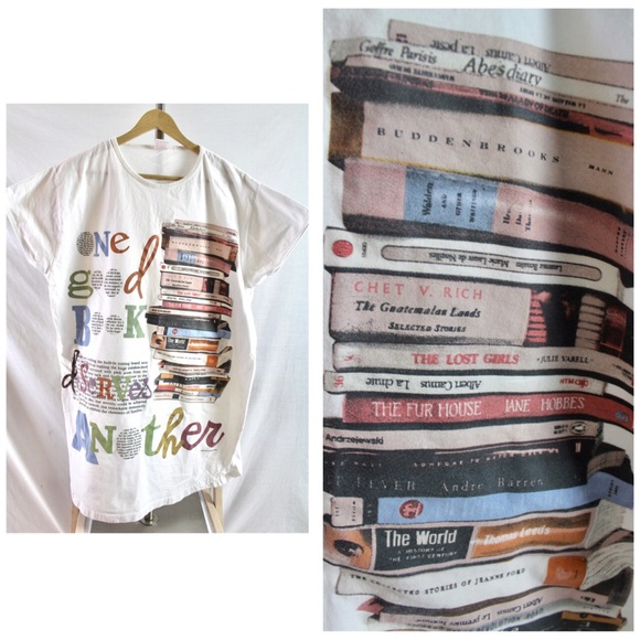 Oversized Tee Shirt One Good Book Bibliophile OS - Picture 8 of 9